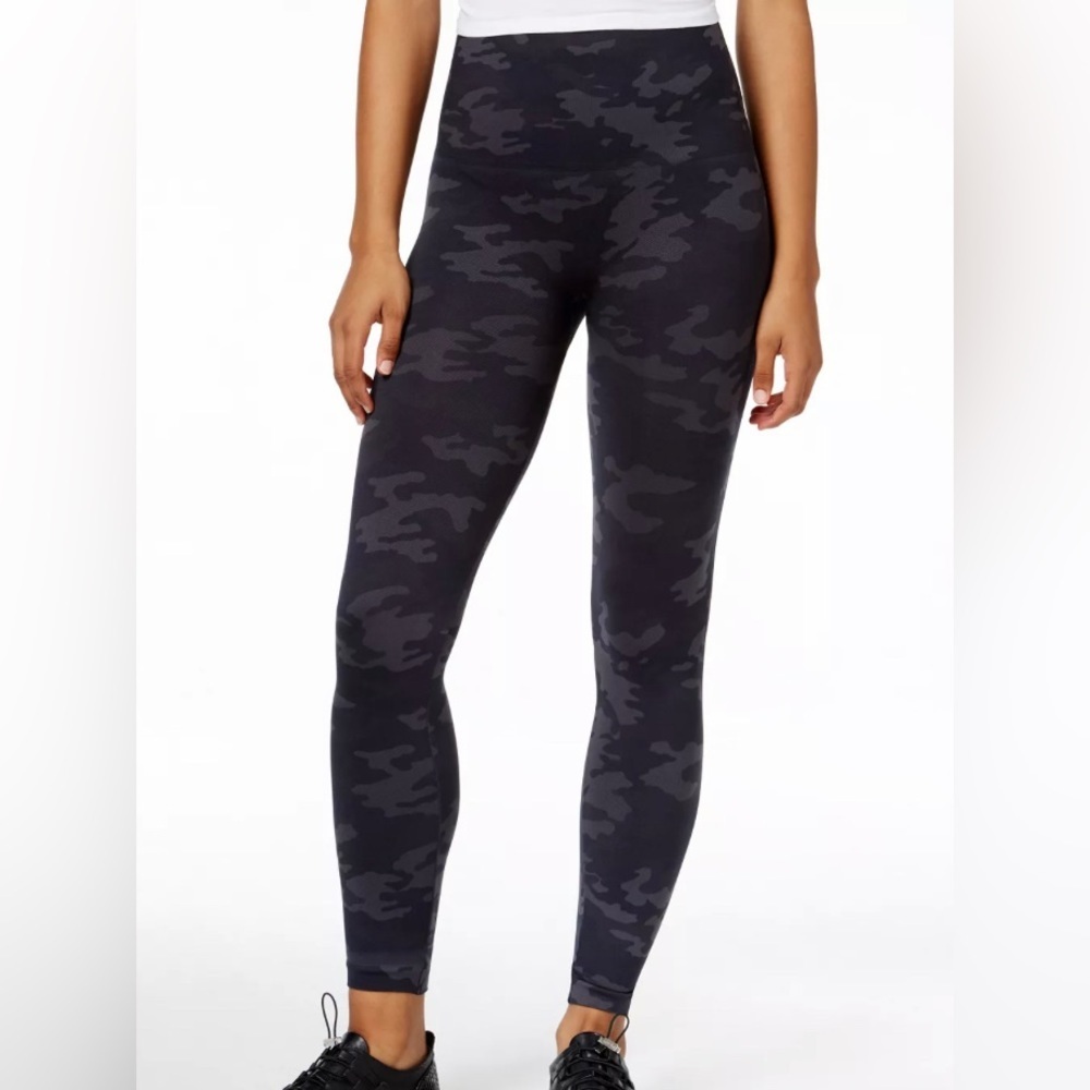 Spanx Look at Me Now Seamless Black Camo Leggings Size Small